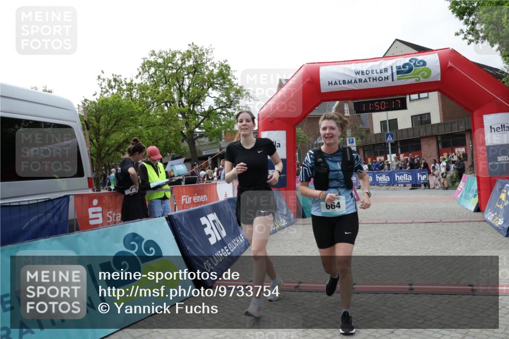 10.05.2026 - 8. Wedeler Halbmarathon Yannick Fuchs http://msf.ph/oto/9733754 10.05.2026 11:50:15 Ziel 130, 664, 665, 965 meine-sportfotos.de