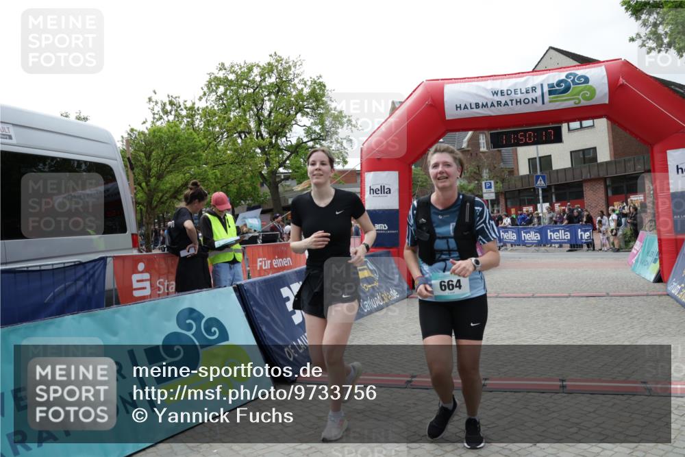 10.05.2026 - 8. Wedeler Halbmarathon Yannick Fuchs http://msf.ph/oto/9733756 10.05.2026 11:50:15 Ziel 130, 664, 665, 965 meine-sportfotos.de