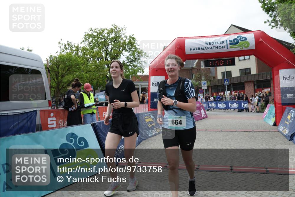 10.05.2026 - 8. Wedeler Halbmarathon Yannick Fuchs http://msf.ph/oto/9733758 10.05.2026 11:50:16 Ziel 130, 664, 665 meine-sportfotos.de
