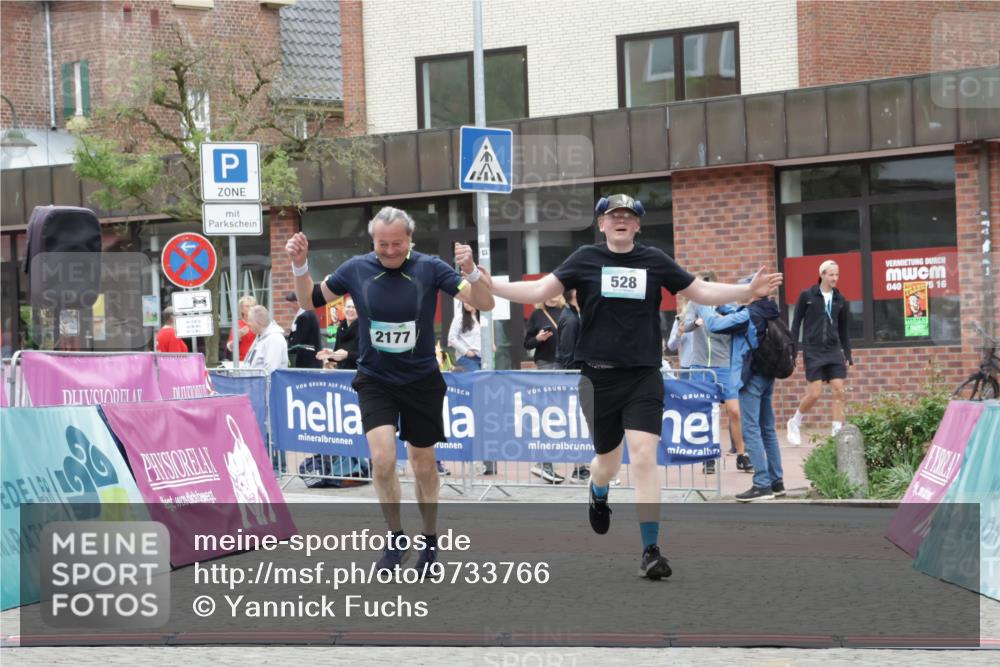 10.05.2026 - 8. Wedeler Halbmarathon Yannick Fuchs http://msf.ph/oto/9733766 10.05.2026 12:34:10 Ziel 528, 638, 640, 2177 meine-sportfotos.de