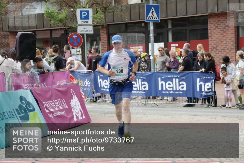 10.05.2026 - 8. Wedeler Halbmarathon Yannick Fuchs http://msf.ph/oto/9733767 10.05.2026 11:50:18 Ziel 130, 664, 665 meine-sportfotos.de