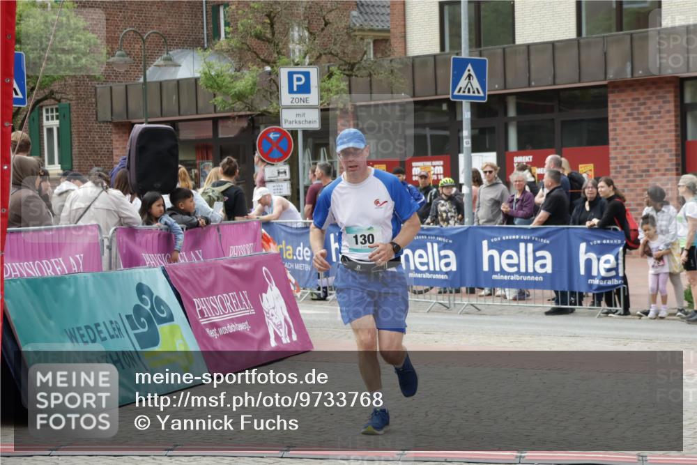 10.05.2026 - 8. Wedeler Halbmarathon Yannick Fuchs http://msf.ph/oto/9733768 10.05.2026 11:50:19 Ziel 130, 664, 665 meine-sportfotos.de