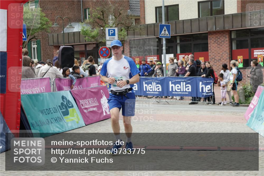 10.05.2026 - 8. Wedeler Halbmarathon Yannick Fuchs http://msf.ph/oto/9733775 10.05.2026 11:50:19 Ziel 130, 664, 665 meine-sportfotos.de