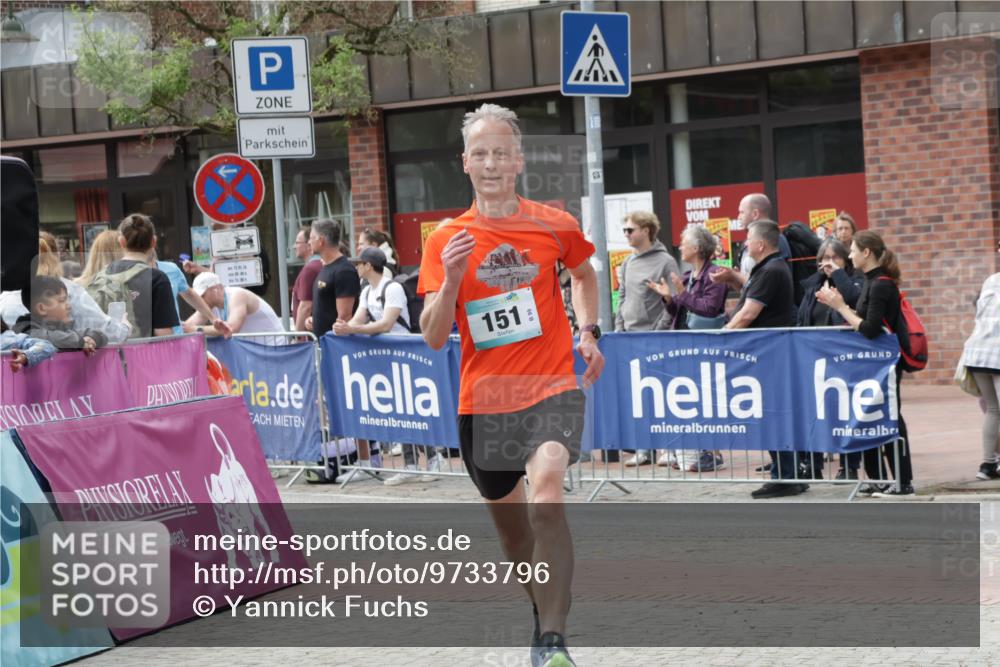 10.05.2026 - 8. Wedeler Halbmarathon Yannick Fuchs http://msf.ph/oto/9733796 10.05.2026 11:50:24 Ziel 130, 151, 2037, 2207 meine-sportfotos.de