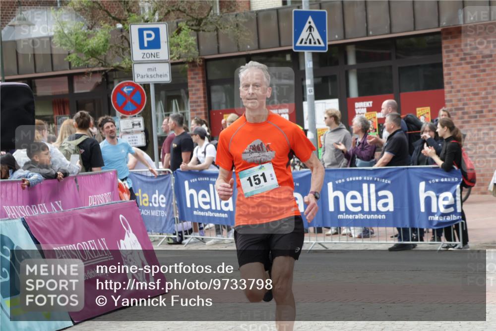 10.05.2026 - 8. Wedeler Halbmarathon Yannick Fuchs http://msf.ph/oto/9733798 10.05.2026 11:50:24 Ziel 130, 151, 2037, 2207 meine-sportfotos.de