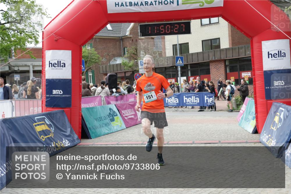 10.05.2026 - 8. Wedeler Halbmarathon Yannick Fuchs http://msf.ph/oto/9733806 10.05.2026 11:50:25 Ziel 130, 151, 2037, 2207 meine-sportfotos.de