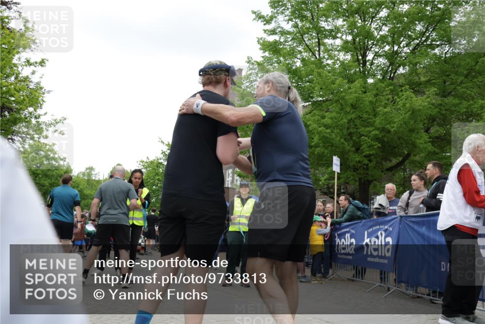 10.05.2026 - 8. Wedeler Halbmarathon Yannick Fuchs http://msf.ph/oto/9733813 10.05.2026 12:34:18 Ziel  meine-sportfotos.de