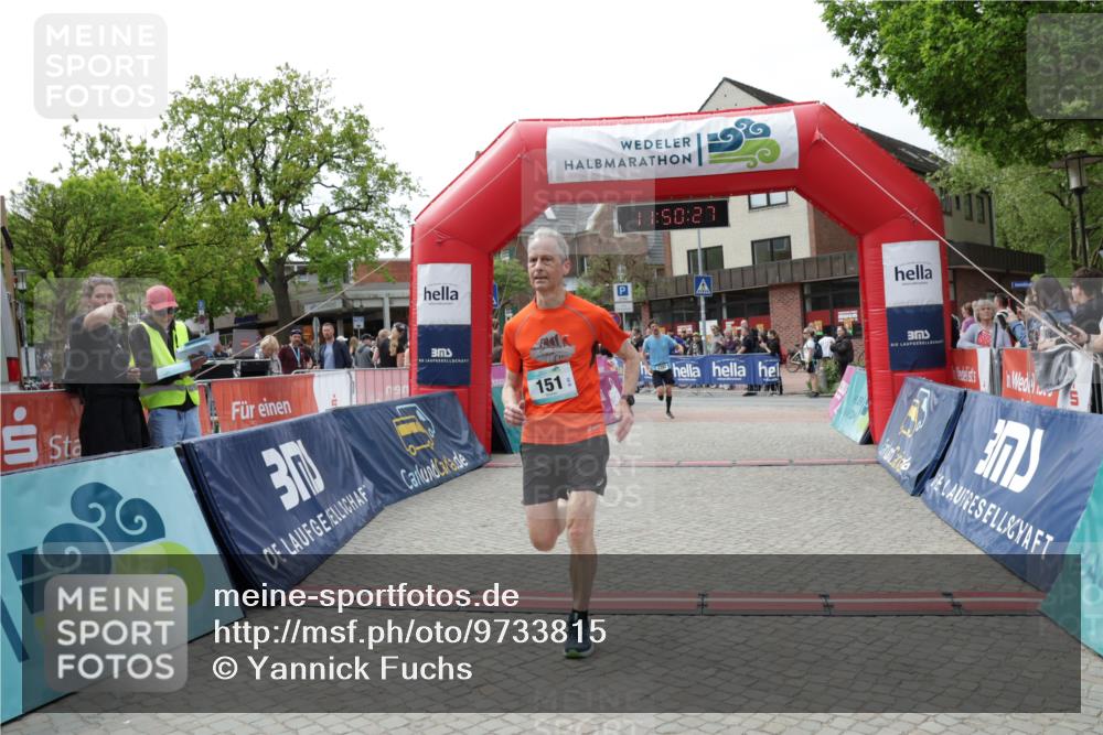 10.05.2026 - 8. Wedeler Halbmarathon Yannick Fuchs http://msf.ph/oto/9733815 10.05.2026 11:50:26 Ziel 151, 2037, 2179, 2207 meine-sportfotos.de