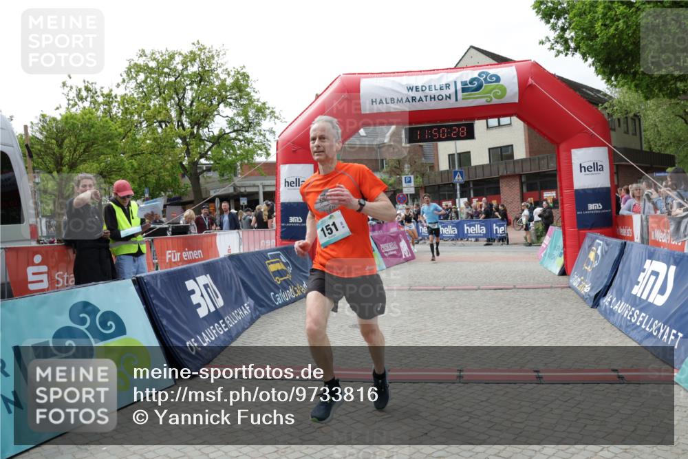 10.05.2026 - 8. Wedeler Halbmarathon Yannick Fuchs http://msf.ph/oto/9733816 10.05.2026 11:50:26 Ziel 151, 2037, 2179, 2207 meine-sportfotos.de