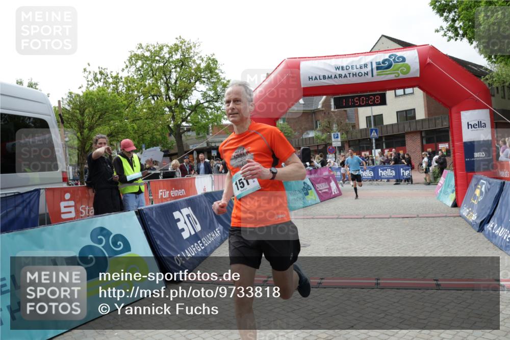 10.05.2026 - 8. Wedeler Halbmarathon Yannick Fuchs http://msf.ph/oto/9733818 10.05.2026 11:50:26 Ziel 151, 2037, 2179, 2207 meine-sportfotos.de
