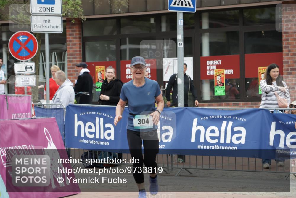 10.05.2026 - 8. Wedeler Halbmarathon Yannick Fuchs http://msf.ph/oto/9733819 10.05.2026 12:34:39 Ziel 304 meine-sportfotos.de