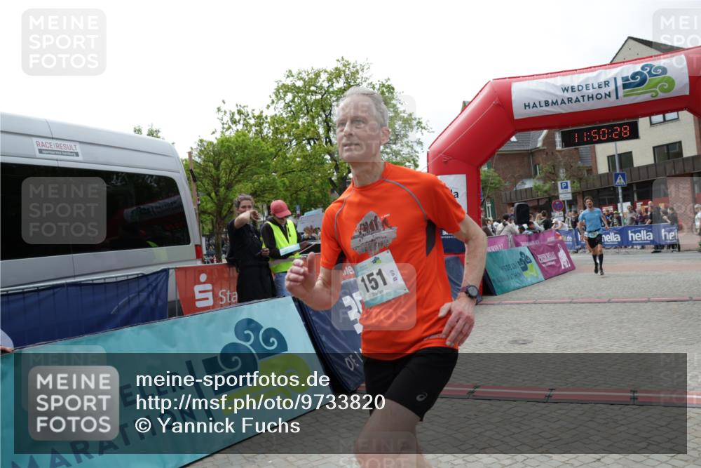 10.05.2026 - 8. Wedeler Halbmarathon Yannick Fuchs http://msf.ph/oto/9733820 10.05.2026 11:50:26 Ziel 151, 2037, 2179, 2207 meine-sportfotos.de
