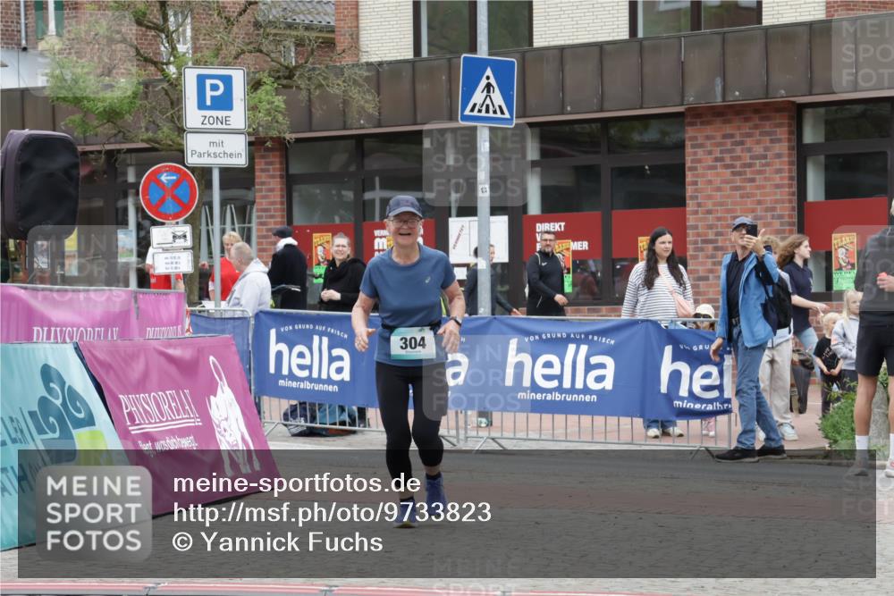 10.05.2026 - 8. Wedeler Halbmarathon Yannick Fuchs http://msf.ph/oto/9733823 10.05.2026 12:34:40 Ziel 304 meine-sportfotos.de