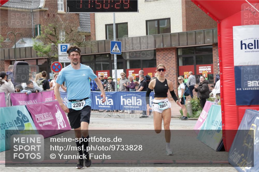 10.05.2026 - 8. Wedeler Halbmarathon Yannick Fuchs http://msf.ph/oto/9733828 10.05.2026 11:50:28 Ziel 151, 2037, 2179, 2207 meine-sportfotos.de