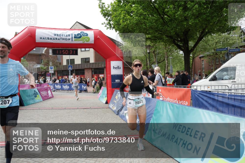 10.05.2026 - 8. Wedeler Halbmarathon Yannick Fuchs http://msf.ph/oto/9733840 10.05.2026 11:50:29 Ziel 151, 2037, 2179, 2207 meine-sportfotos.de