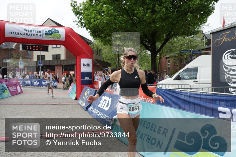 10.05.2026 - 8. Wedeler Halbmarathon Yannick Fuchs http://msf.ph/oto/9733844 10.05.2026 11:50:29 Ziel 151, 2037, 2179, 2207 meine-sportfotos.de
