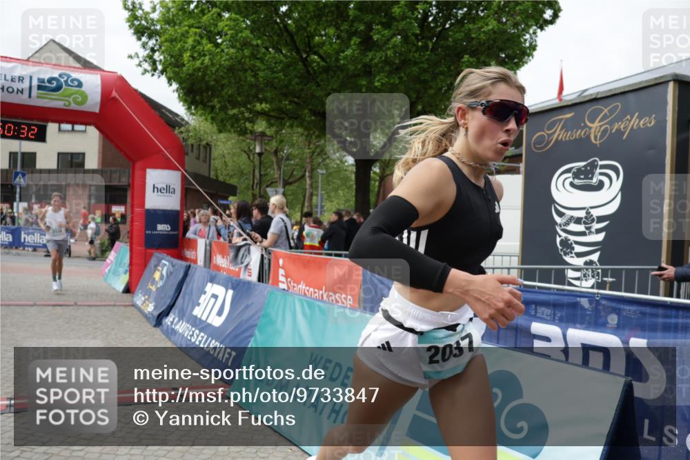 10.05.2026 - 8. Wedeler Halbmarathon Yannick Fuchs http://msf.ph/oto/9733847 10.05.2026 11:50:30 Ziel 151, 2037, 2179, 2207 meine-sportfotos.de