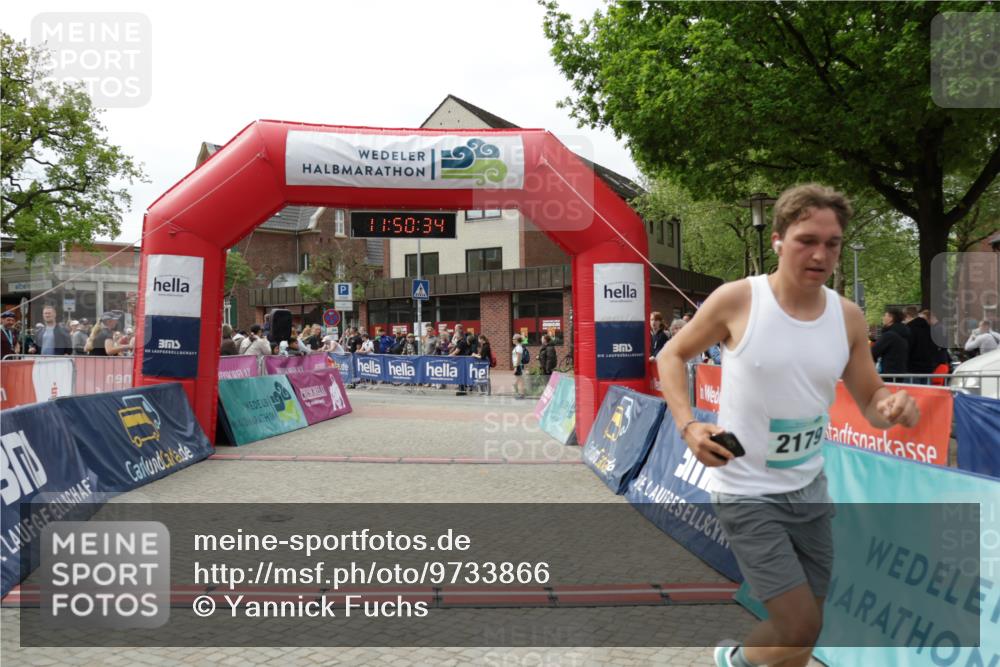 10.05.2026 - 8. Wedeler Halbmarathon Yannick Fuchs http://msf.ph/oto/9733866 10.05.2026 11:50:32 Ziel 2037, 2179, 2207 meine-sportfotos.de