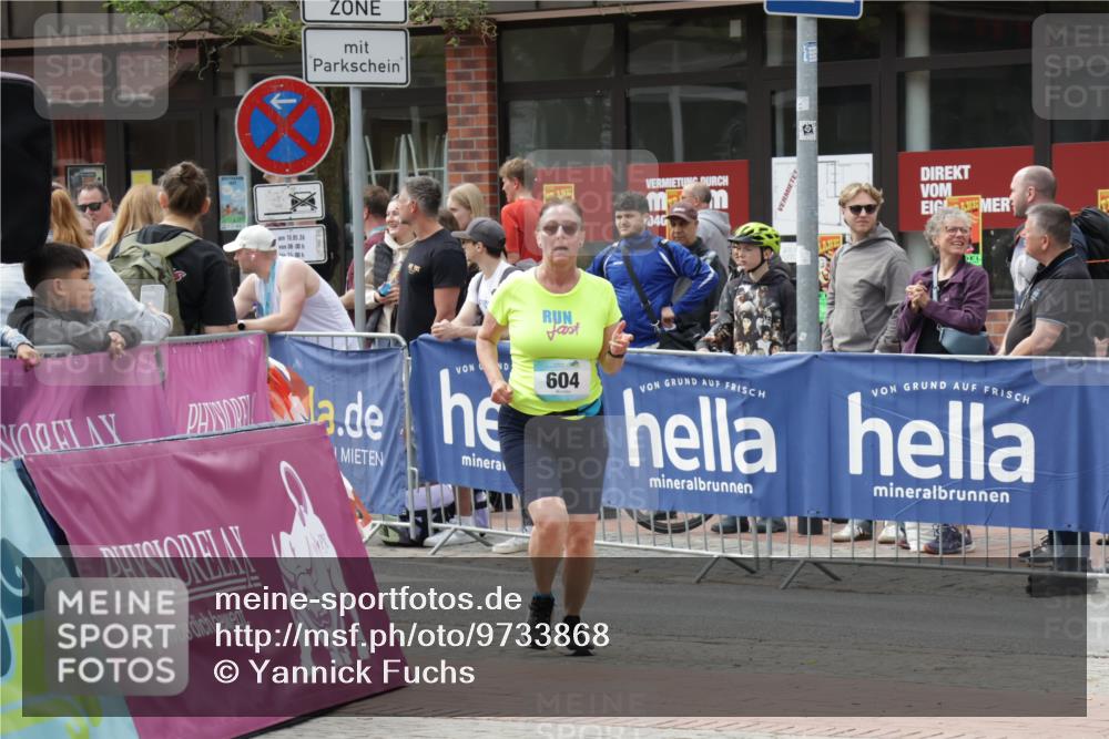 10.05.2026 - 8. Wedeler Halbmarathon Yannick Fuchs http://msf.ph/oto/9733868 10.05.2026 11:50:34 Ziel 604, 2037, 2179 meine-sportfotos.de