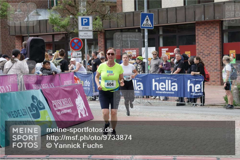 10.05.2026 - 8. Wedeler Halbmarathon Yannick Fuchs http://msf.ph/oto/9733874 10.05.2026 11:50:36 Ziel 596, 604, 2179 meine-sportfotos.de