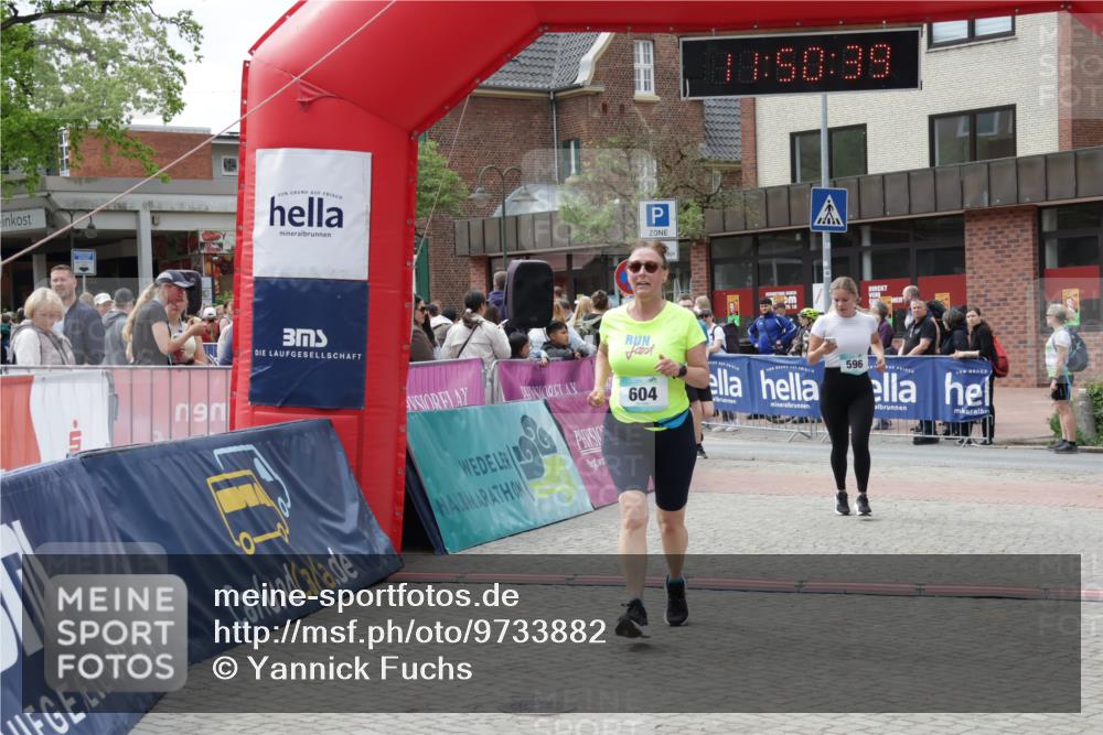 10.05.2026 - 8. Wedeler Halbmarathon Yannick Fuchs http://msf.ph/oto/9733882 10.05.2026 11:50:38 Ziel 596, 604, 606 meine-sportfotos.de