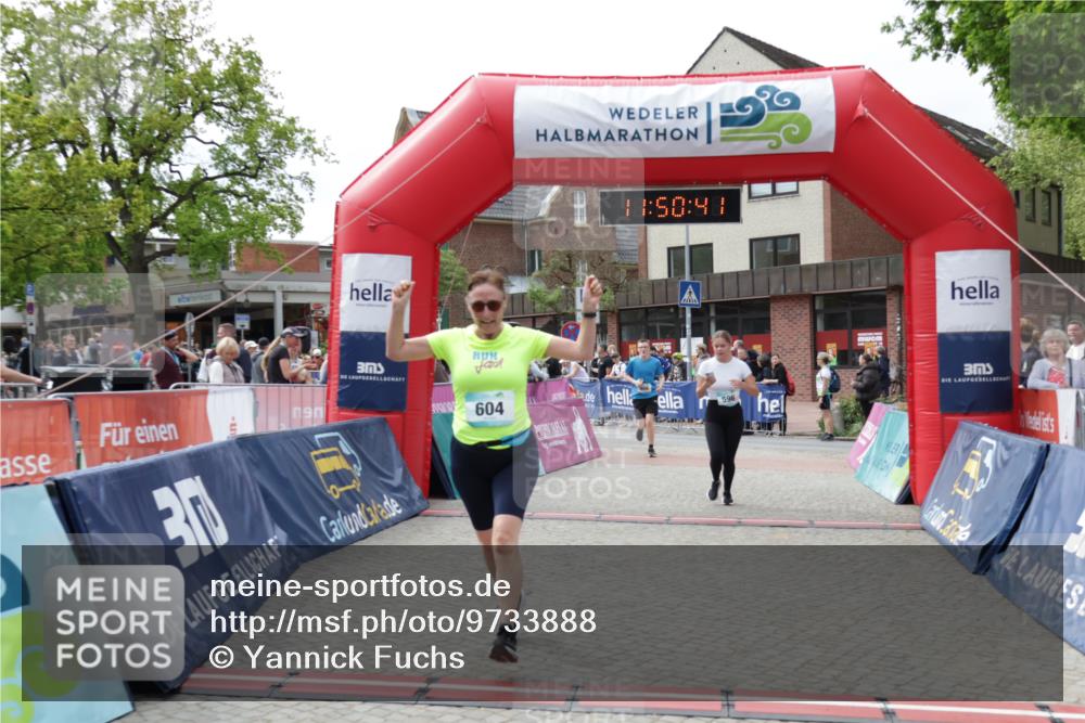 10.05.2026 - 8. Wedeler Halbmarathon Yannick Fuchs http://msf.ph/oto/9733888 10.05.2026 11:50:39 Ziel 596, 604, 606 meine-sportfotos.de