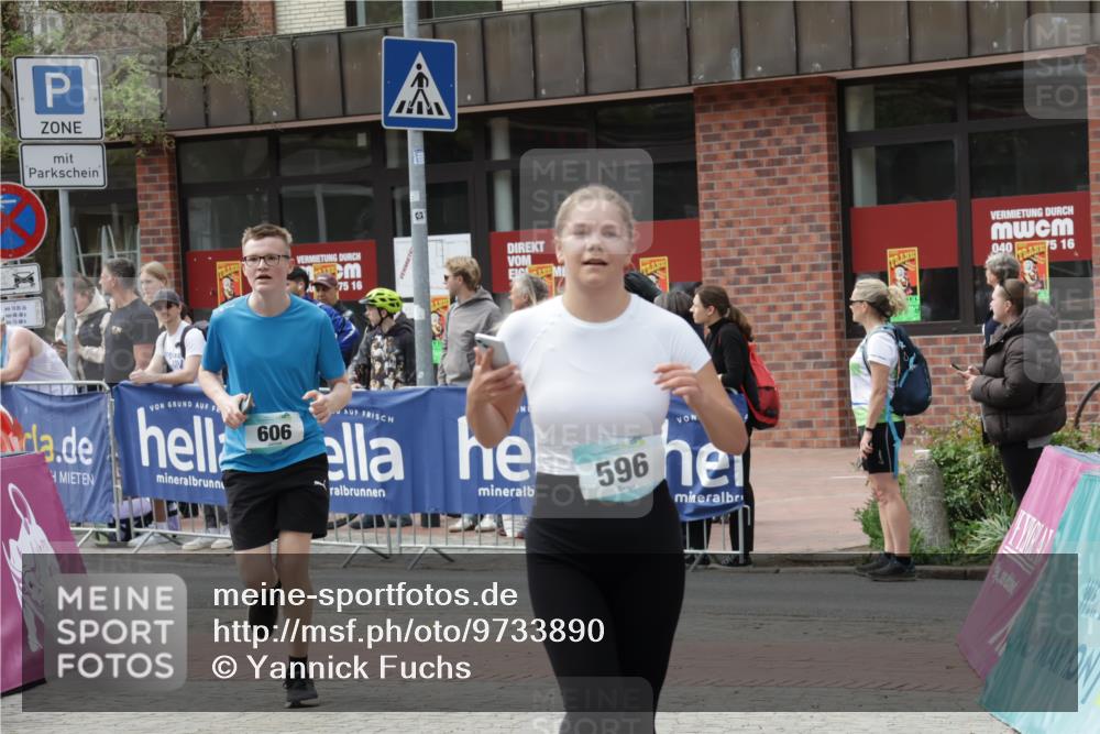 10.05.2026 - 8. Wedeler Halbmarathon Yannick Fuchs http://msf.ph/oto/9733890 10.05.2026 11:50:40 Ziel 36, 596, 604, 606 meine-sportfotos.de