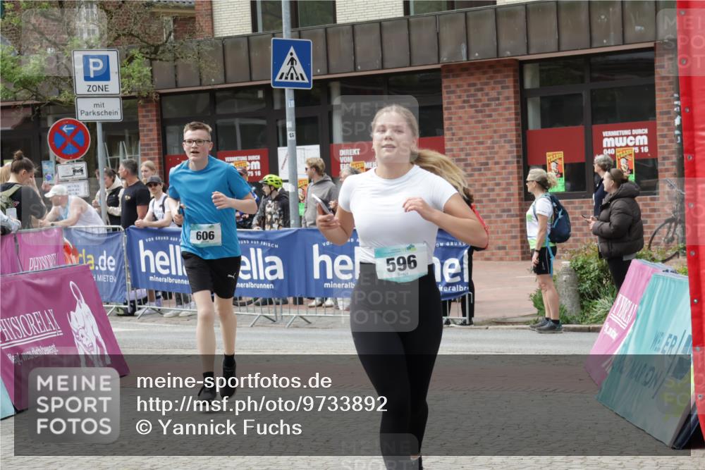 10.05.2026 - 8. Wedeler Halbmarathon Yannick Fuchs http://msf.ph/oto/9733892 10.05.2026 11:50:40 Ziel 36, 596, 604, 606 meine-sportfotos.de