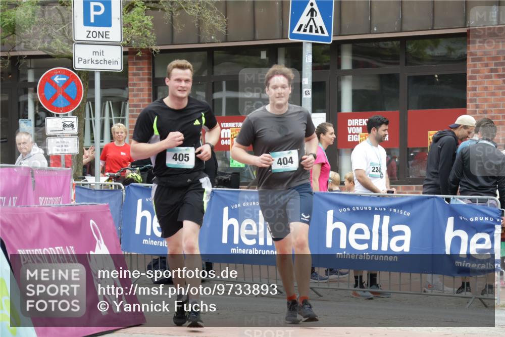 10.05.2026 - 8. Wedeler Halbmarathon Yannick Fuchs http://msf.ph/oto/9733893 10.05.2026 12:35:05 Ziel 404, 405 meine-sportfotos.de
