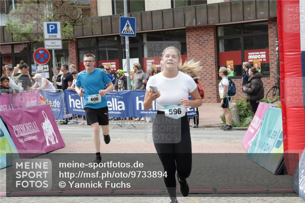 10.05.2026 - 8. Wedeler Halbmarathon Yannick Fuchs http://msf.ph/oto/9733894 10.05.2026 11:50:40 Ziel 36, 596, 604, 606 meine-sportfotos.de