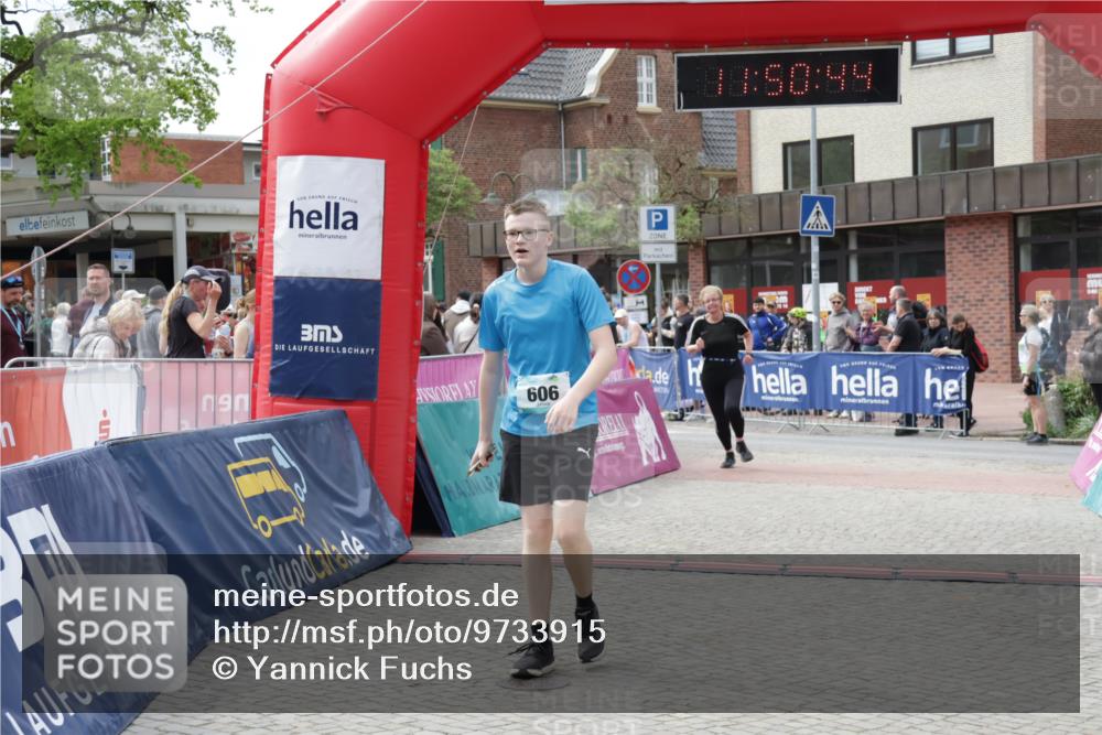 10.05.2026 - 8. Wedeler Halbmarathon Yannick Fuchs http://msf.ph/oto/9733915 10.05.2026 11:50:42 Ziel 36, 596, 604, 606 meine-sportfotos.de