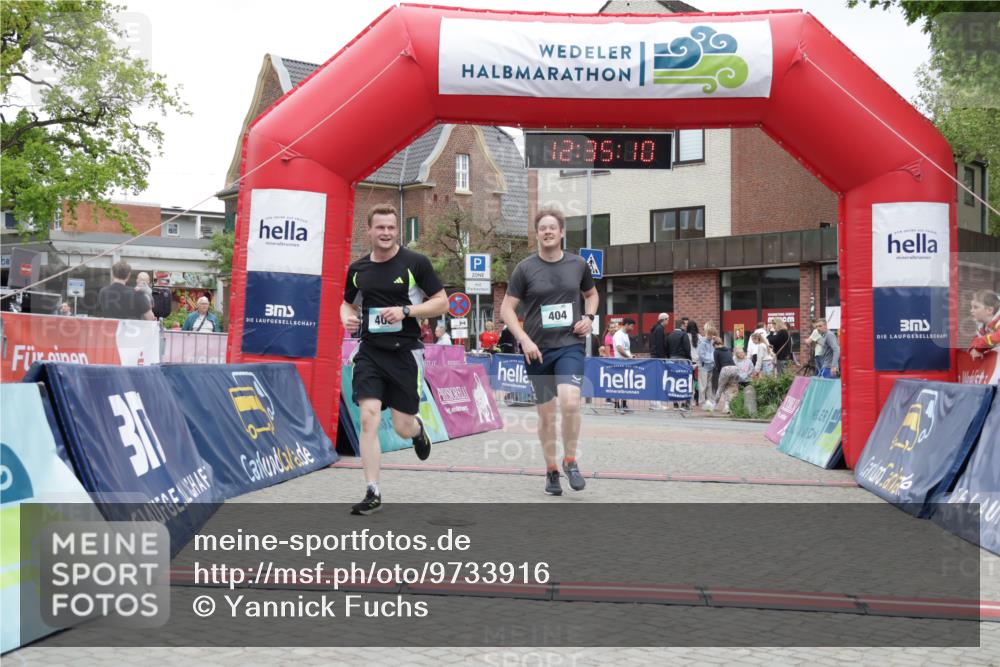 10.05.2026 - 8. Wedeler Halbmarathon Yannick Fuchs http://msf.ph/oto/9733916 10.05.2026 12:35:08 Ziel 404, 405 meine-sportfotos.de