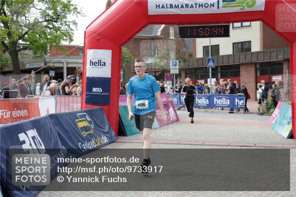 10.05.2026 - 8. Wedeler Halbmarathon Yannick Fuchs http://msf.ph/oto/9733917 10.05.2026 11:50:43 Ziel 36, 596, 604, 606 meine-sportfotos.de
