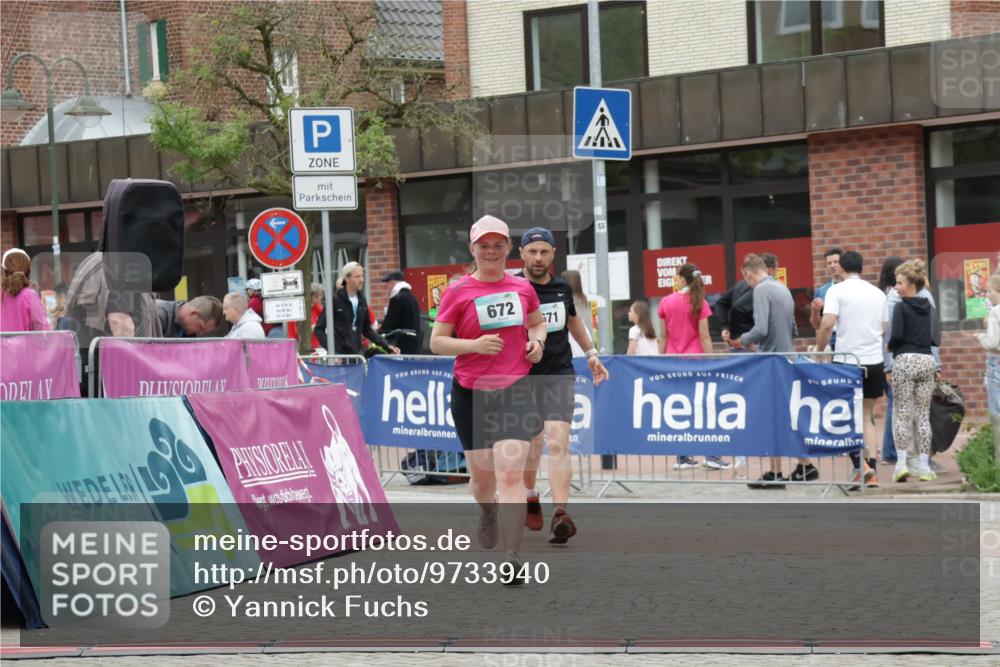 10.05.2026 - 8. Wedeler Halbmarathon Yannick Fuchs http://msf.ph/oto/9733940 10.05.2026 12:35:44 Ziel 671, 672 meine-sportfotos.de