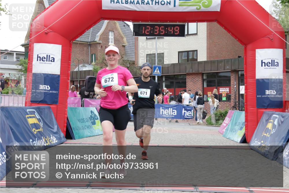 10.05.2026 - 8. Wedeler Halbmarathon Yannick Fuchs http://msf.ph/oto/9733961 10.05.2026 12:35:47 Ziel 253, 671, 672 meine-sportfotos.de