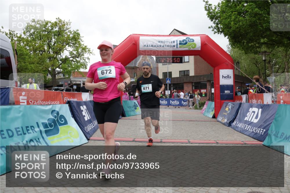 10.05.2026 - 8. Wedeler Halbmarathon Yannick Fuchs http://msf.ph/oto/9733965 10.05.2026 12:35:48 Ziel 253, 671, 672 meine-sportfotos.de