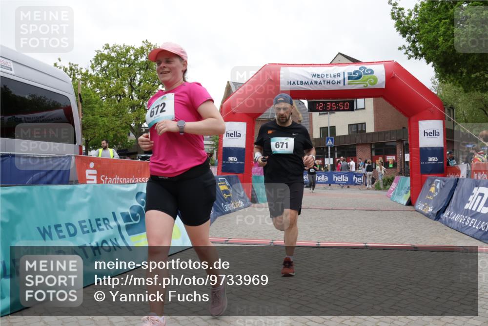 10.05.2026 - 8. Wedeler Halbmarathon Yannick Fuchs http://msf.ph/oto/9733969 10.05.2026 12:35:48 Ziel 253, 671, 672 meine-sportfotos.de