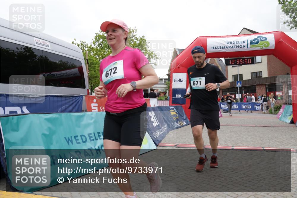 10.05.2026 - 8. Wedeler Halbmarathon Yannick Fuchs http://msf.ph/oto/9733971 10.05.2026 12:35:48 Ziel 253, 671, 672 meine-sportfotos.de