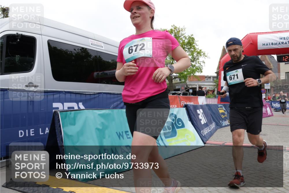 10.05.2026 - 8. Wedeler Halbmarathon Yannick Fuchs http://msf.ph/oto/9733973 10.05.2026 12:35:48 Ziel 253, 671, 672 meine-sportfotos.de