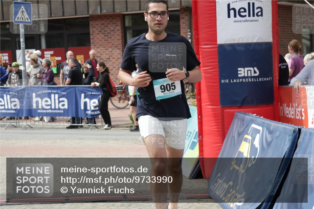 10.05.2026 - 8. Wedeler Halbmarathon Yannick Fuchs http://msf.ph/oto/9733990 10.05.2026 11:50:57 Ziel 94, 364, 903, 905 meine-sportfotos.de