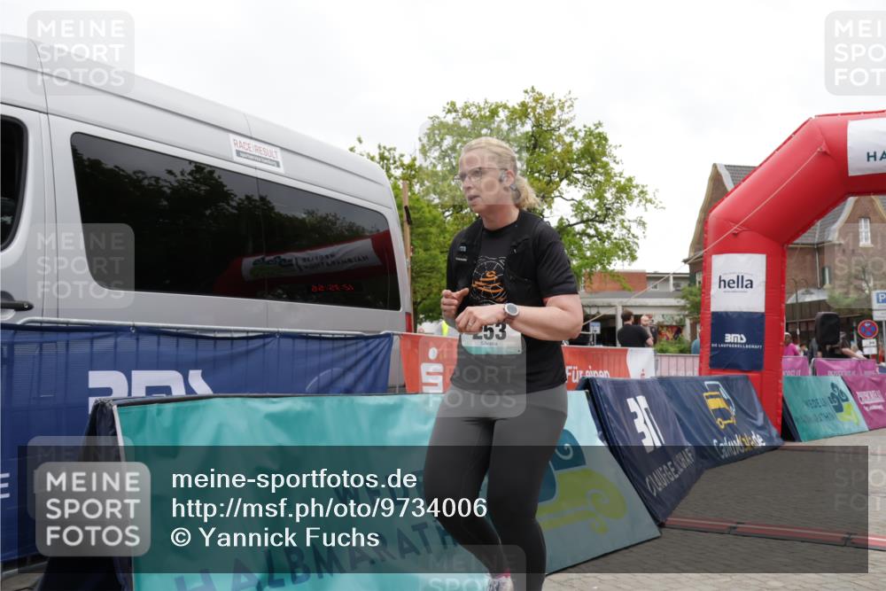 10.05.2026 - 8. Wedeler Halbmarathon Yannick Fuchs http://msf.ph/oto/9734006 10.05.2026 12:35:54 Ziel 253 meine-sportfotos.de
