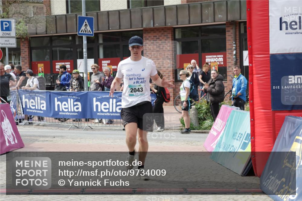 10.05.2026 - 8. Wedeler Halbmarathon Yannick Fuchs http://msf.ph/oto/9734009 10.05.2026 11:51:09 Ziel 249, 2043 meine-sportfotos.de