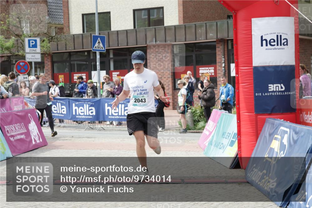 10.05.2026 - 8. Wedeler Halbmarathon Yannick Fuchs http://msf.ph/oto/9734014 10.05.2026 11:51:10 Ziel 249, 2043 meine-sportfotos.de