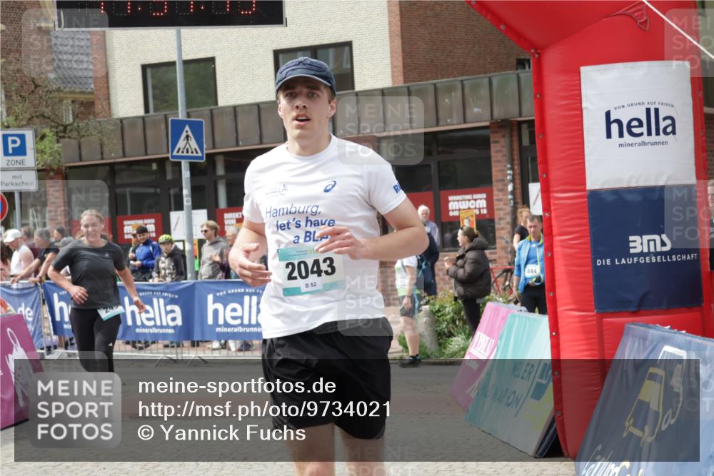 10.05.2026 - 8. Wedeler Halbmarathon Yannick Fuchs http://msf.ph/oto/9734021 10.05.2026 11:51:11 Ziel 249, 2043 meine-sportfotos.de