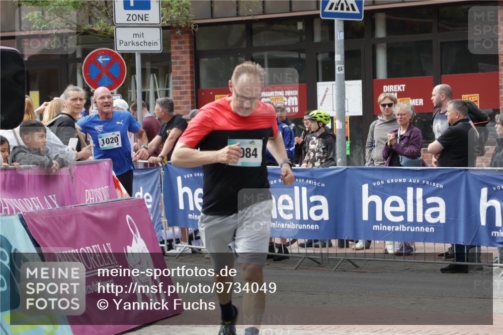 10.05.2026 - 8. Wedeler Halbmarathon Yannick Fuchs http://msf.ph/oto/9734049 10.05.2026 11:51:31 Ziel 1020, 2084 meine-sportfotos.de