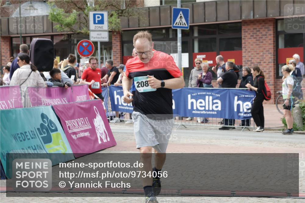 10.05.2026 - 8. Wedeler Halbmarathon Yannick Fuchs http://msf.ph/oto/9734056 10.05.2026 11:51:32 Ziel 710, 1020, 2084 meine-sportfotos.de