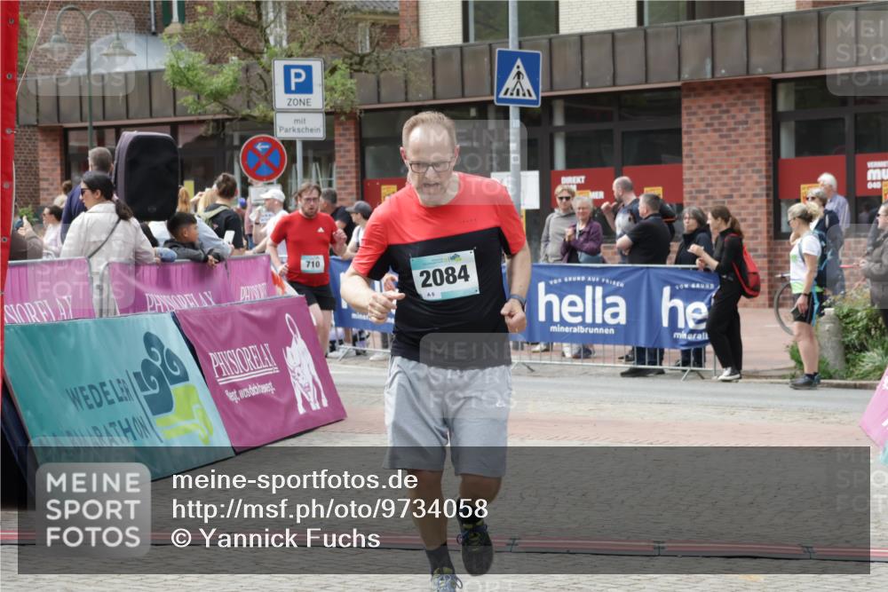 10.05.2026 - 8. Wedeler Halbmarathon Yannick Fuchs http://msf.ph/oto/9734058 10.05.2026 11:51:32 Ziel 710, 1020, 2084 meine-sportfotos.de