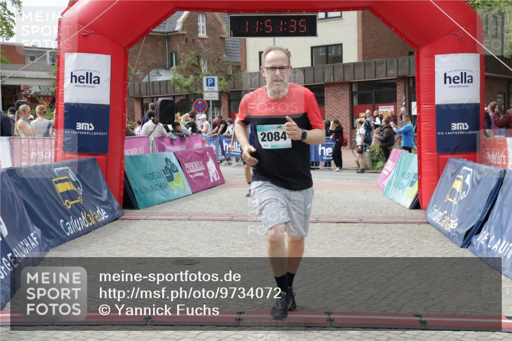 10.05.2026 - 8. Wedeler Halbmarathon Yannick Fuchs http://msf.ph/oto/9734072 10.05.2026 11:51:33 Ziel 710, 1020, 2084 meine-sportfotos.de