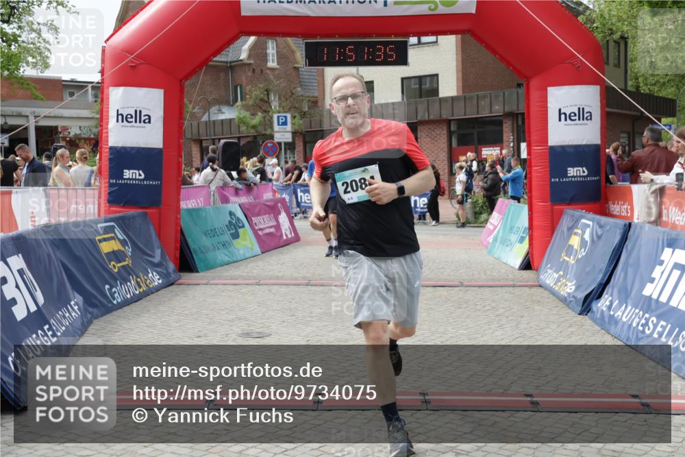 10.05.2026 - 8. Wedeler Halbmarathon Yannick Fuchs http://msf.ph/oto/9734075 10.05.2026 11:51:34 Ziel 710, 1020, 2084 meine-sportfotos.de