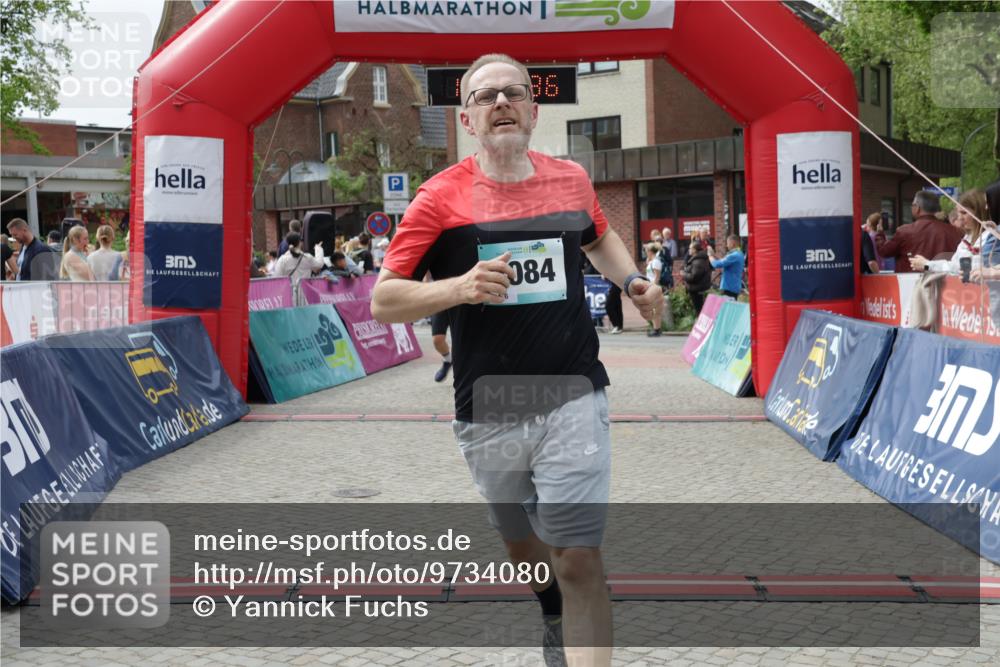 10.05.2026 - 8. Wedeler Halbmarathon Yannick Fuchs http://msf.ph/oto/9734080 10.05.2026 11:51:34 Ziel 710, 1020, 2084 meine-sportfotos.de